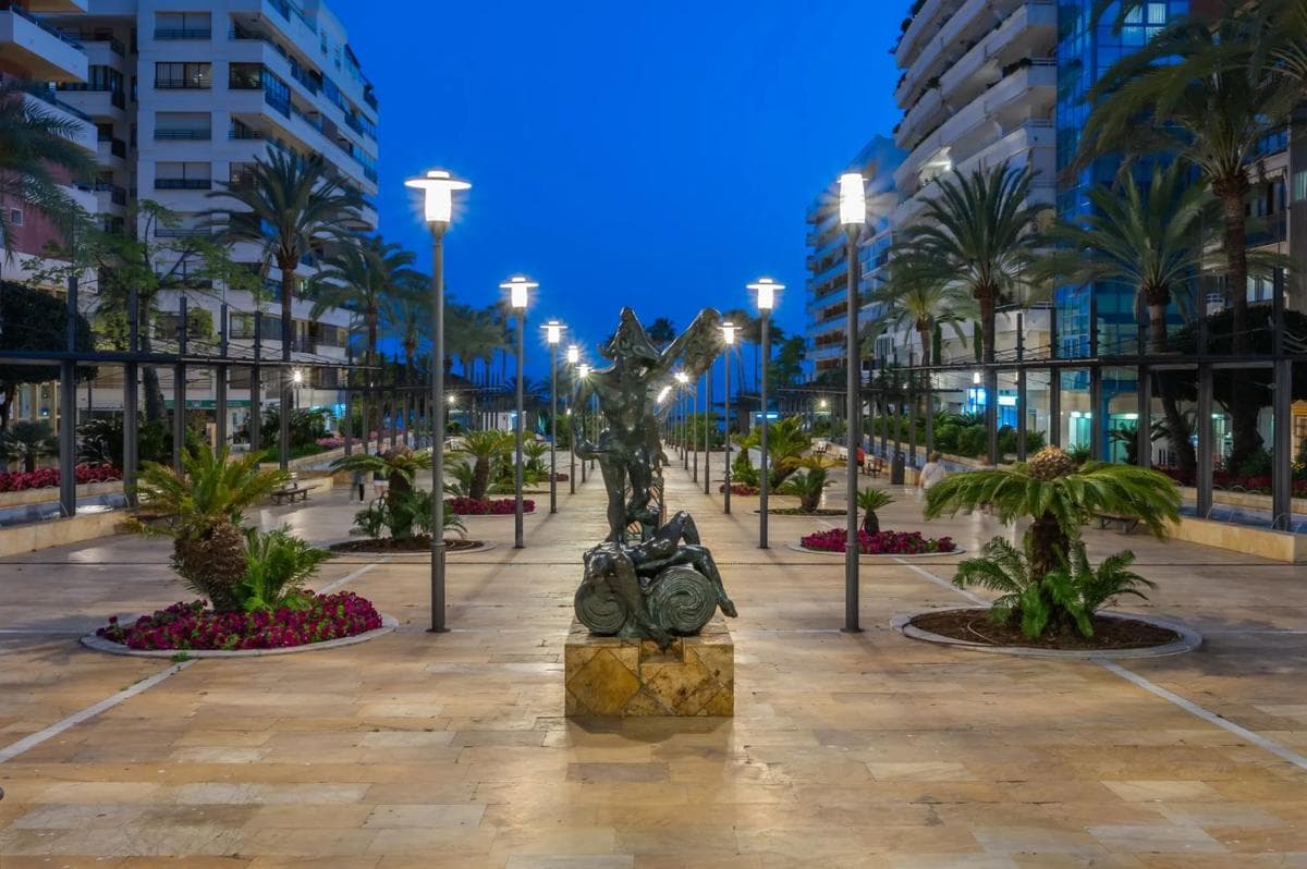 Sprzedaż niezależnego domku jednorodzinnego w Calle Enebro, Marbella photo 4