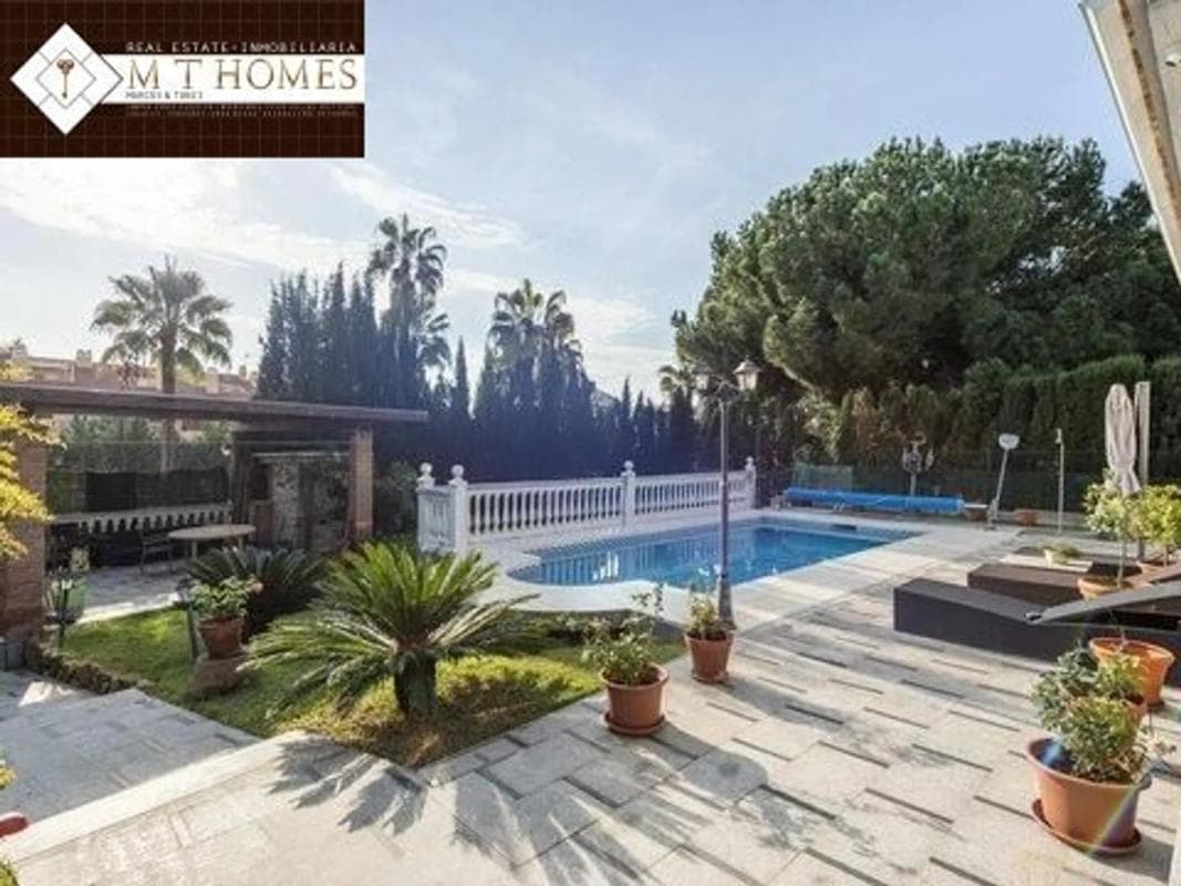 Sprzedaż niezależnego domku jednorodzinnego w Barrio Cabopino-Artola, Marbella photo 2