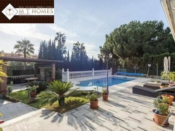 Chalet independiente en venta en Barrio Cabopino-Artola, Marbella
thumbnail 1