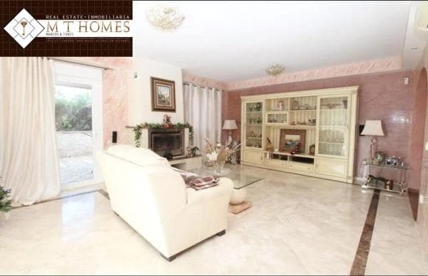 Chalet independiente en venta en Barrio Cabopino-Artola, Marbella
thumbnail 2