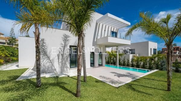 Chalet independiente en venta en Calle Trebol, Marbella
thumbnail 1