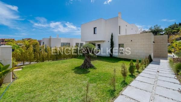 Chalet independiente en venta en Calle Trebol, Marbella
thumbnail 2