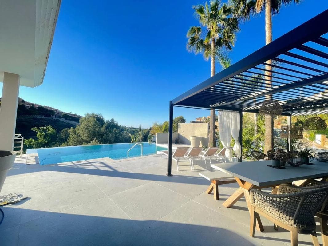 Venta de chalet independiente en Barrio Elviria, Marbella
photo 2