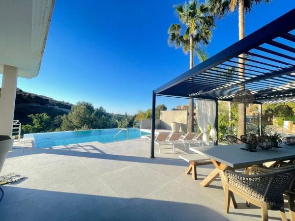 Chalet independiente en venta en Barrio Elviria, Marbella
thumbnail 1
