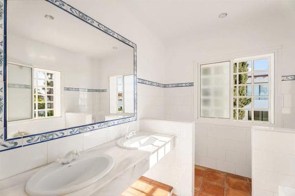 Chalet independiente en venta en Calle la Palma s/n, Marbella
thumbnail 1