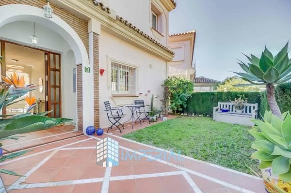 Chalet adosado en venta en Barrio Cabopino-Artola , Marbella photo 1