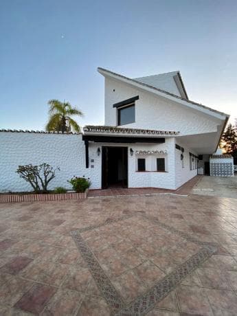 Independent chalet for sale in Avenida Las Chapas s/n, Marbella
thumbnail 2