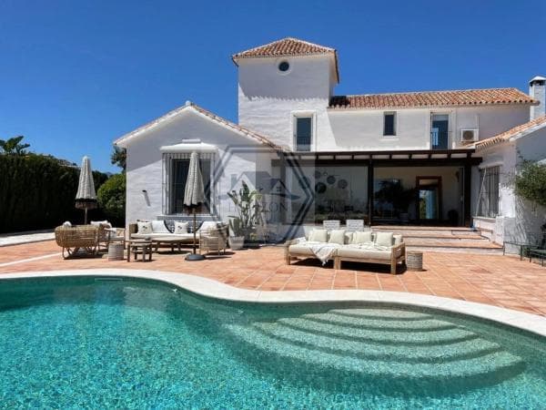 Chalet wolnostojący na sprzedaż w Paseo del Golf, Marbella thumbnail 1