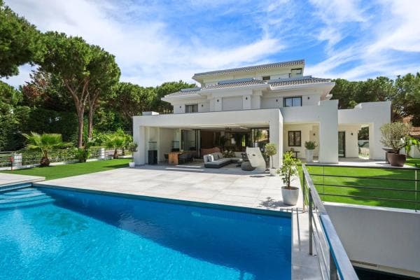 Chalet wolnostojący na sprzedaż w Urbanización Hacienda las Chapas, 145 A, Marbella photo 1