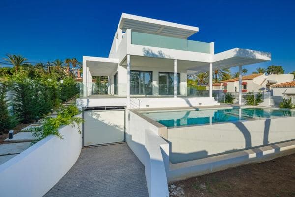 Chalet wolnostojący na sprzedaż w Barrio Marbesa, Marbella thumbnail 1