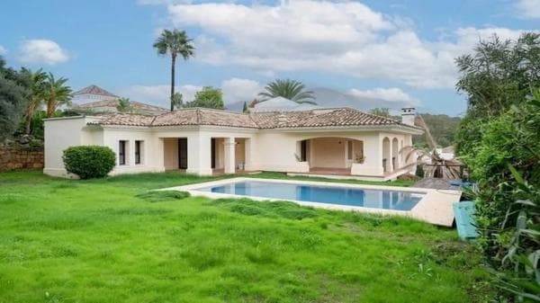 Chalet wolnostojący na sprzedaż w Barrio Marbesa, Marbella thumbnail 1