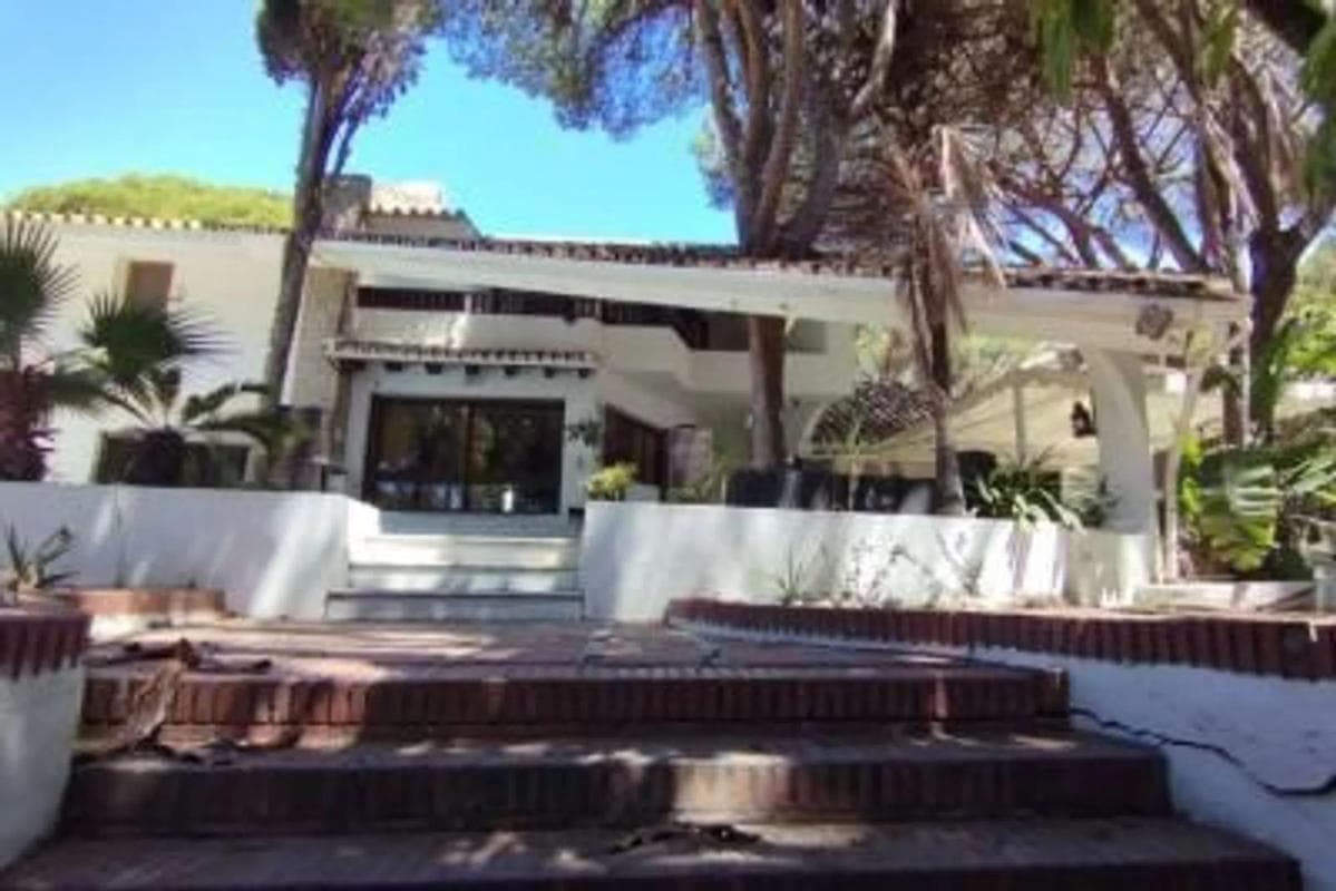 Sprzedaż niezależnego domku jednorodzinnego w Barrio Cabopino-Artola, Marbella photo 3