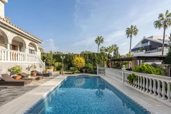 Chalet wolnostojący na sprzedaż w Barrio Marbesa, Marbella thumbnail 1