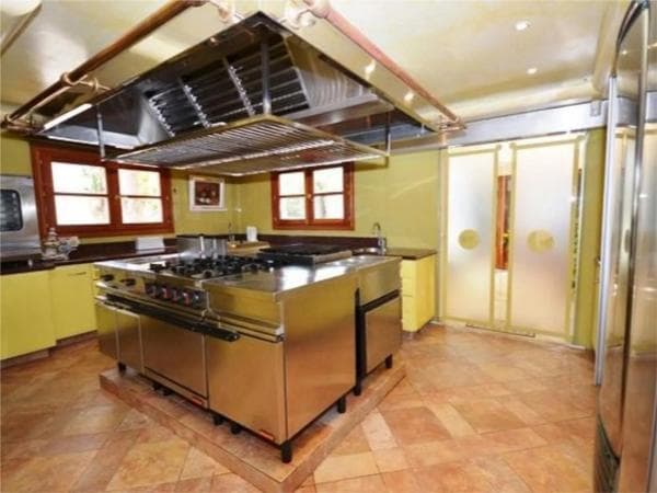 Chalet wolnostojący na sprzedaż w Barrio Cabopino-Artola, Marbella thumbnail 2