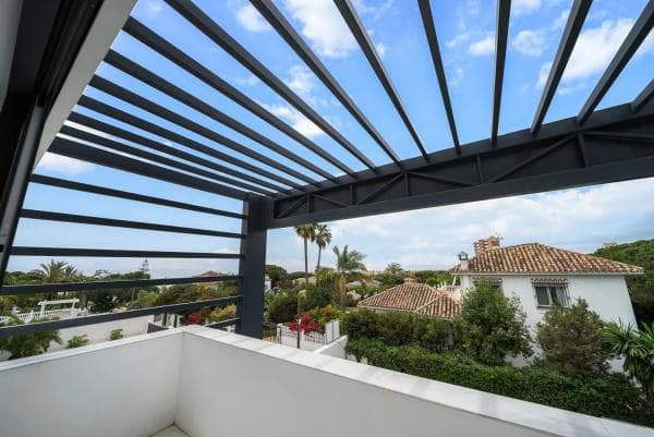 Chalet wolnostojący na sprzedaż w Urbanización Marbesa, Marbella thumbnail 1