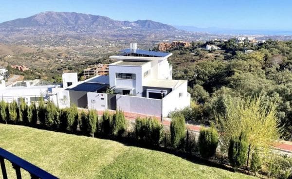 Chalet independiente en venta en Carretera la Mairena, Marbella
photo 1