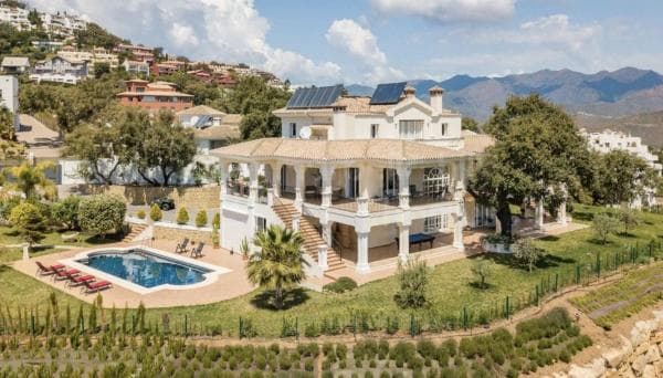 Chalet independiente en venta en Carretera la Mairena, Marbella
thumbnail 1