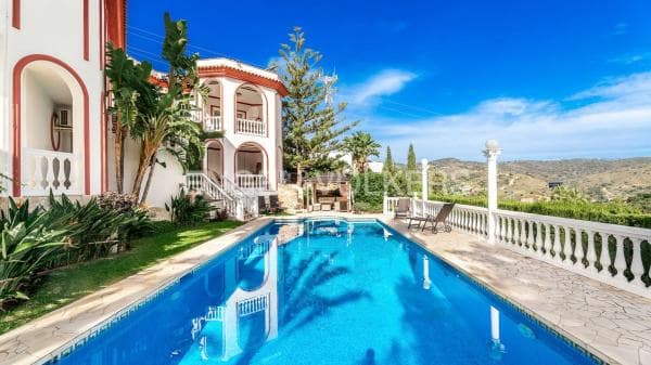 Chalet independiente en venta en Calle El Almendral, Marbella
thumbnail 2
