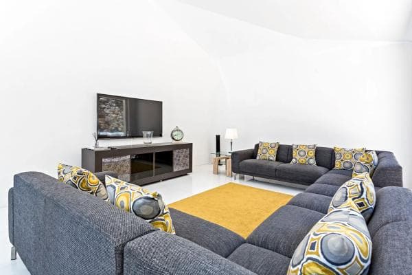 Chalet independiente en venta en Urbanización Hacienda las Chapas, Marbella
photo 1