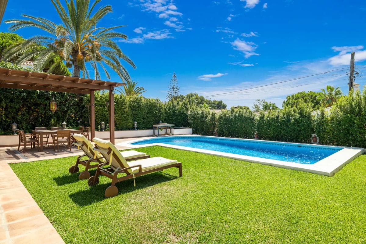 Venta de chalet independiente en Avenida Cantabrica, 33, Marbella
photo 2