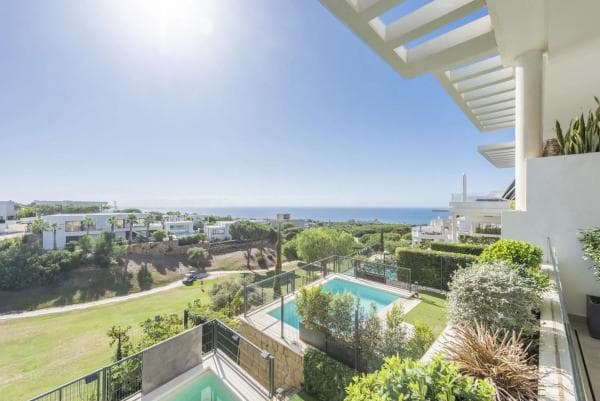 Chalet adosado en venta en Barrio Cabopino-Artola , Marbella thumbnail 2