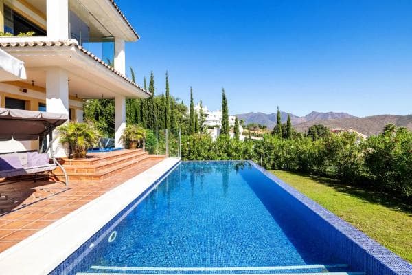 Chalet independiente en venta en Barrio Santa María, Marbella
thumbnail 1