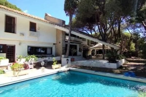 Chalet independiente en venta en Barrio Cabopino-Artola, Marbella
thumbnail 1