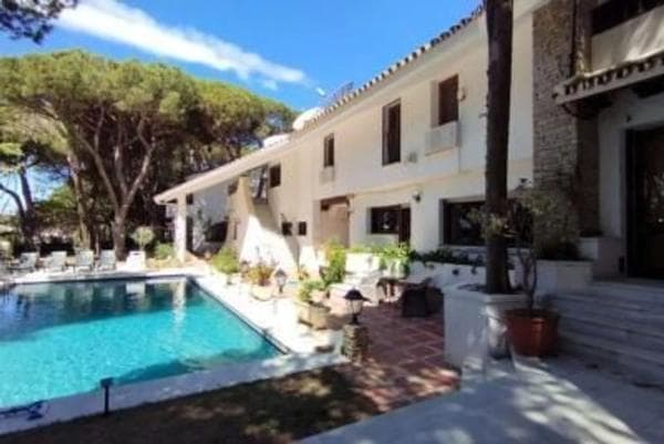 Chalet independiente en venta en Barrio Cabopino-Artola, Marbella
thumbnail 2