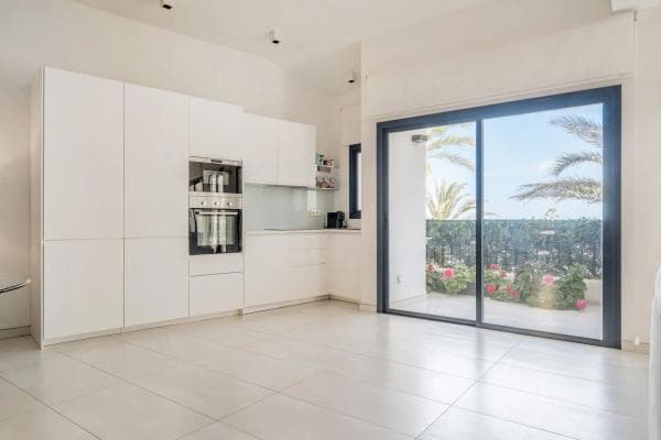 Ático en venta en Barrio Cabopino-Artola, Marbella thumbnail 2