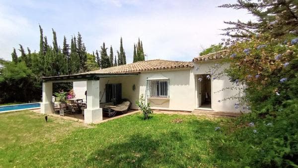 Chalet independiente en venta en Barrio Cabopino-Artola, Marbella
thumbnail 1