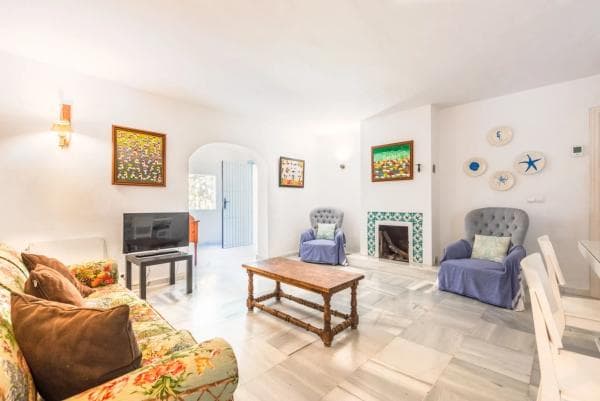 Chalet independiente en venta en Barrio Cabopino-Artola, Marbella
photo 1