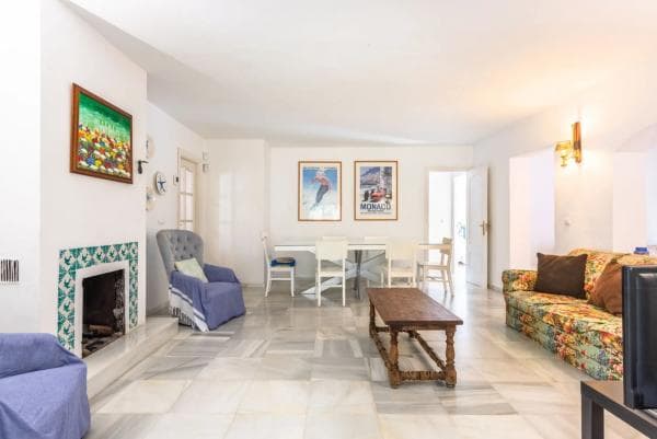 Chalet independiente en venta en Barrio Cabopino-Artola, Marbella
thumbnail 2