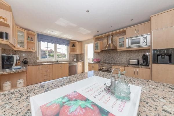 Chalet independiente en venta en Barrio Santa María, Marbella
thumbnail 1