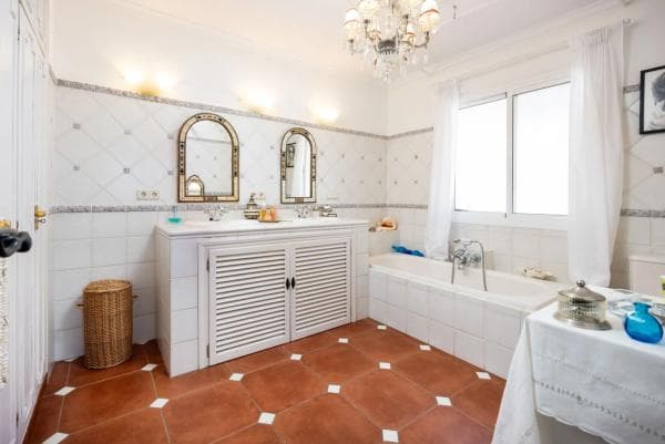 Chalet independiente en venta en Avenida de las Palmas, 14, Marbella
photo 1