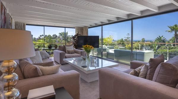 Chalet independiente en venta en Barrio El Rosario-Ricmar, Marbella
photo 1