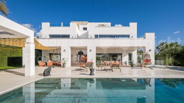Chalet independiente en venta en Barrio Las Chapas-Alicate Playa, Marbella
thumbnail 2