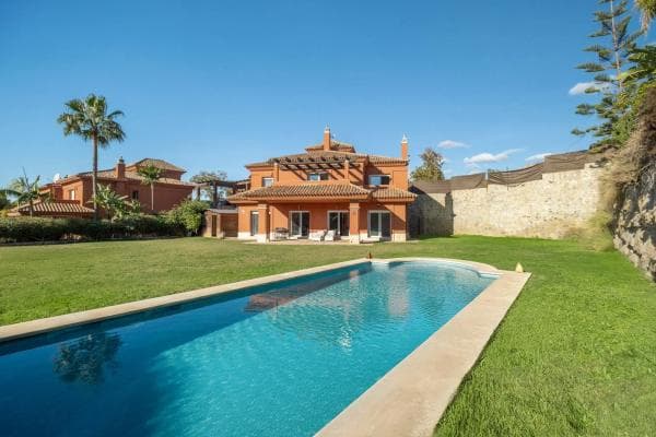 Chalet independiente en venta en Lugar Urbanizacion Santa Clara Golf, Marbella
photo 1
