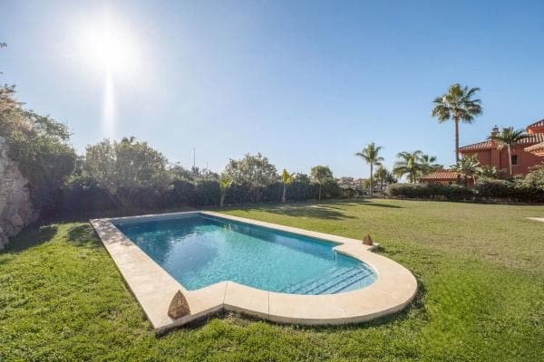 Chalet independiente en venta en Lugar Urbanizacion Santa Clara Golf, Marbella
thumbnail 1