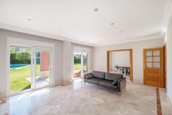 Chalet independiente en venta en Lugar Urbanizacion Santa Clara Golf, Marbella
thumbnail 2
