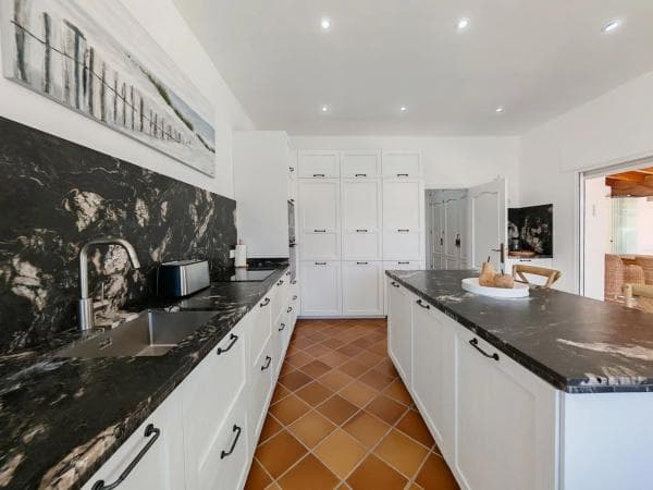 Chalet independiente en venta en Barrio Las Chapas-Alicate Playa, Marbella
thumbnail 1