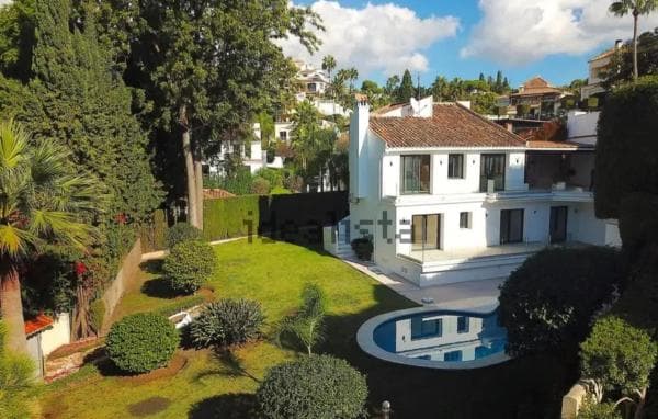 Chalet independiente en venta en Calle los Robles s/n, Marbella
thumbnail 1