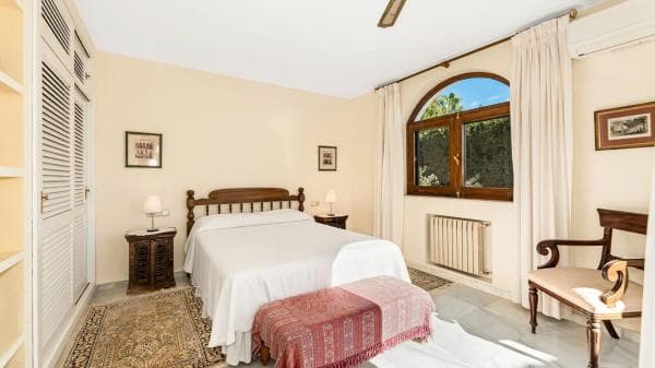 Chalet independiente en venta en Calle los Robles, Marbella
photo 1