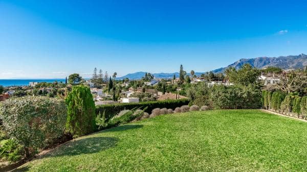 Chalet independiente en venta en Calle los Robles, Marbella
thumbnail 2