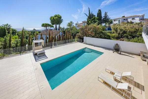 Chalet independiente en venta en Avenida del Rosario, Marbella
thumbnail 1