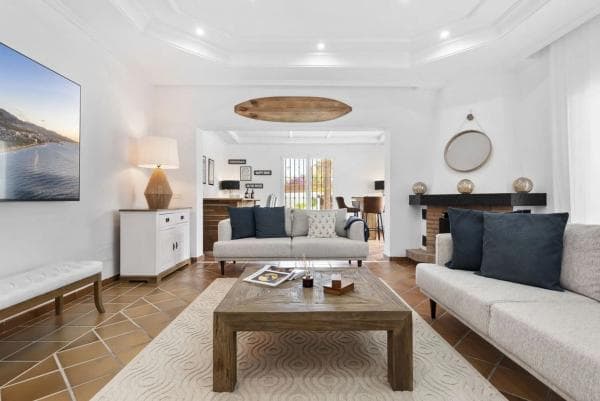 Chalet independiente en venta en C./ Gladiolo, Marbella
thumbnail 1