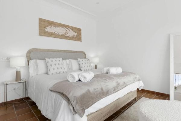 Chalet independiente en venta en C./ Gladiolo, Marbella
thumbnail 2