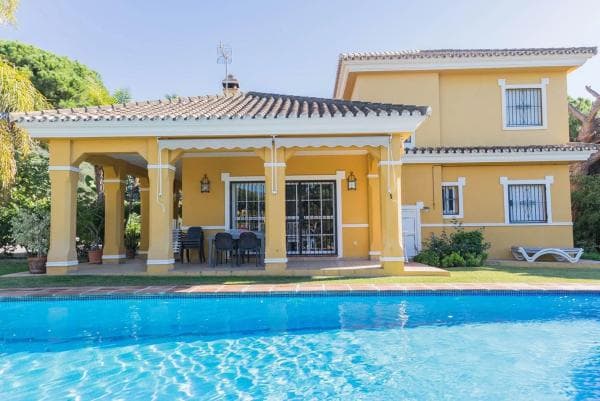 Chalet independiente en venta en Barrio El Rosario-Ricmar, Marbella
photo 1