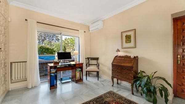Chalet independiente en venta en CL LOS ROBLES-EL ROSARIO, Marbella
thumbnail 1