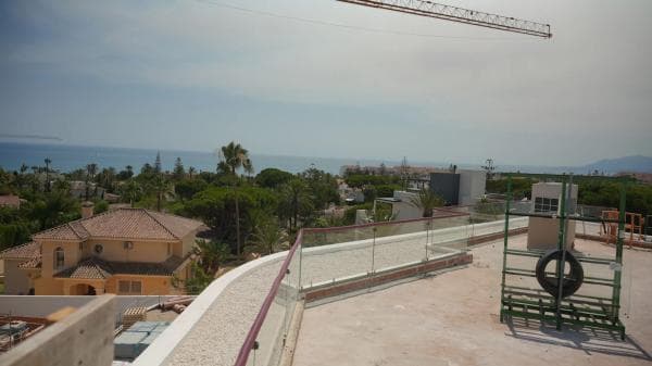 Chalet independiente en venta en Barrio Costabella, Marbella
thumbnail 1