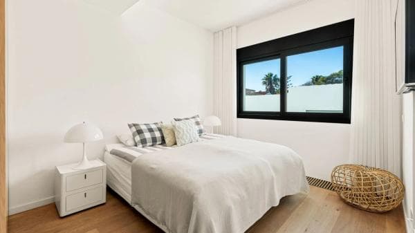 Chalet independiente en venta en Barrio Costabella, Marbella
thumbnail 1